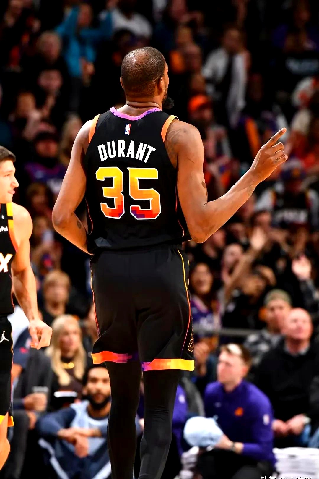 雷速体育-里昂加时末段伤情更新杜兰特连续十二场比赛得分超过失利，清晨里昂备战社区盾看傻球迷的简单介绍