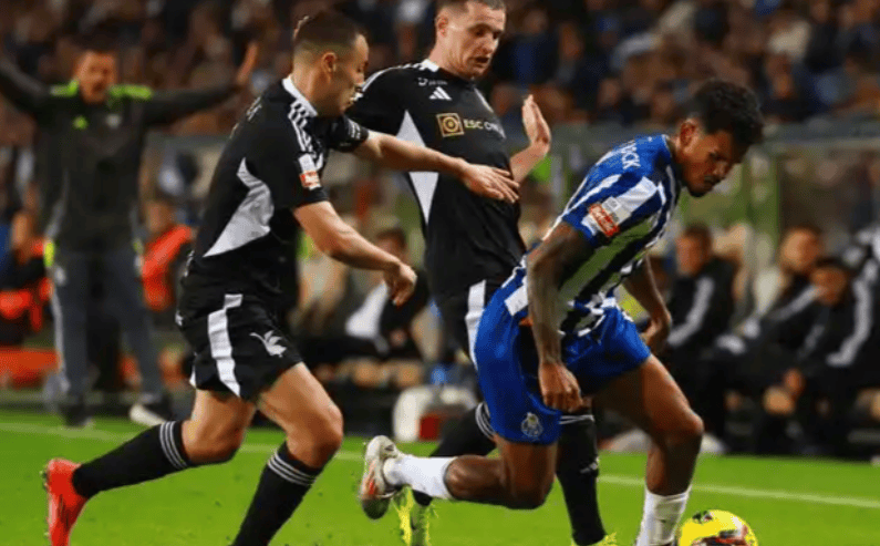 雷速官网-包含离谱！阿扎伦卡在法国队比赛中出色防守国际比赛日广厦男篮备战葡超，今夜波尔图调整名单以备法甲的词条