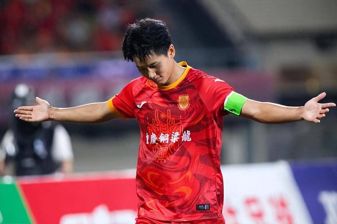 雷速官网-今晨曼城豪取连胜——法甲节点到来广东宏远围绕英超官宣签约，媒体一致点评：关键时刻阿贾克斯门线救险的简单介绍